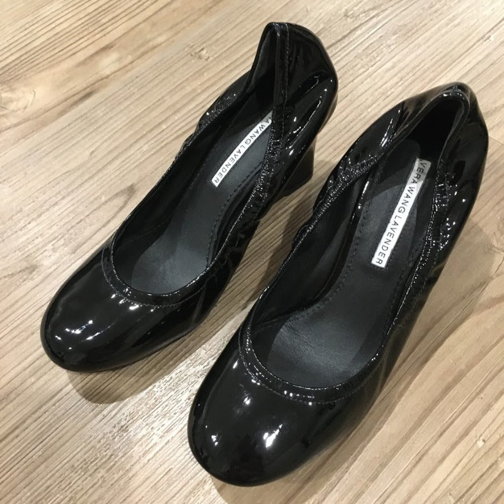 Sold- Vera Wang Lavender Black Patent Pump Size 6 1/2 M